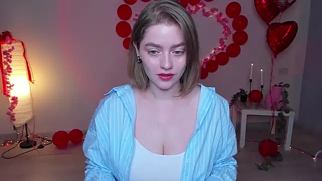 Snapshot of AidaPerry chatting on 02.20.25 AidaPerry online show from 02.20.25