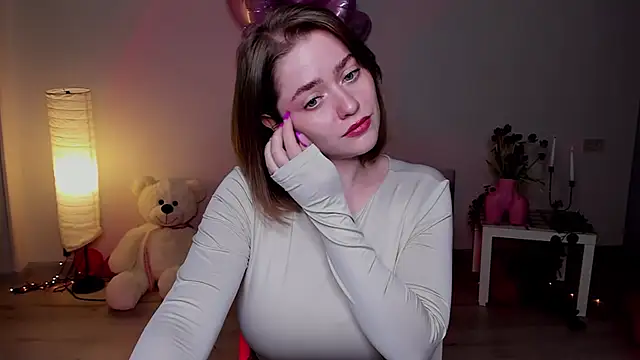 Snapshot of AidaPerry chatting on 03.14.25 AidaPerry online show from 03.14.25