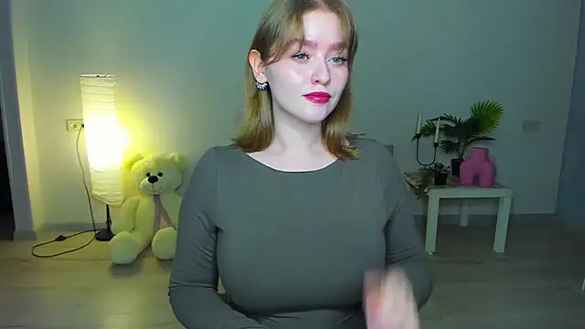 Snapshot of AidaPerry chatting on 09.23.25 AidaPerry online show from 09.23.25