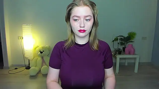 Snapshot of AidaPerry chatting on 09.24.25 AidaPerry online show from 09.24.25