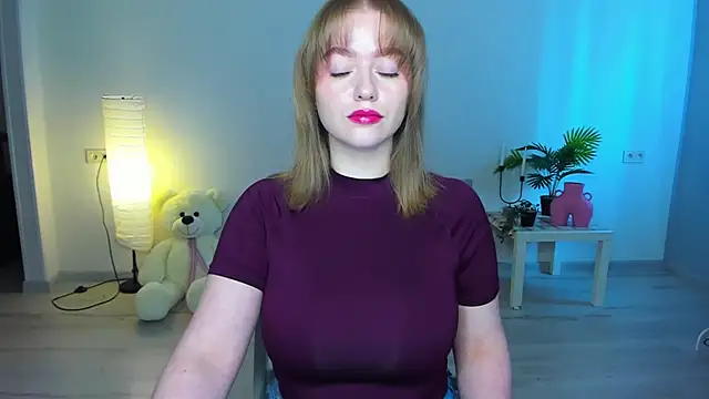 Snapshot of AidaPerry chatting on 09.27.25 AidaPerry online show from 09.27.25