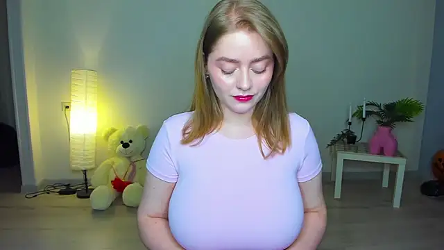 Snapshot of AidaPerry chatting on 11.28.25 AidaPerry online show from 11.28.25