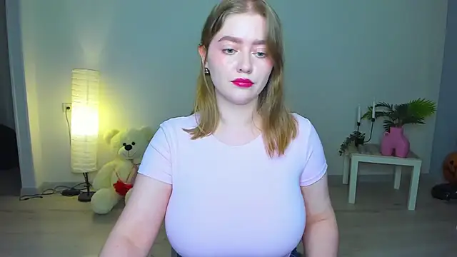 Snapshot of AidaPerry chatting on 12.03.25 AidaPerry online show from 12.03.25