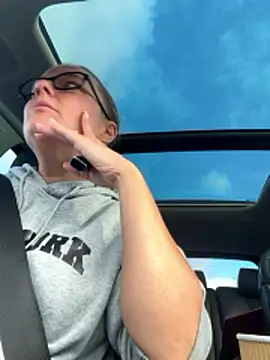 Snapshot of scrummymummy2 chatting on 11.24.25 scrummymummy2 online show from 11.24.25