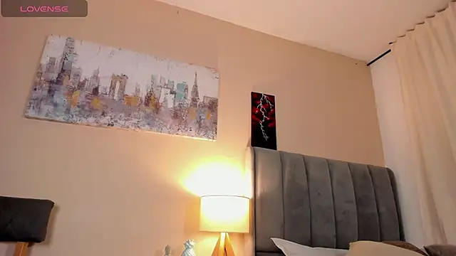 Snapshot of dakotaa__ chatting on 09.30.25 dakotaa online show from 09.30.25