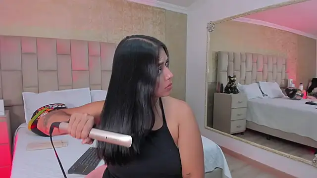 EmmaTorres  online show from 03.19.25