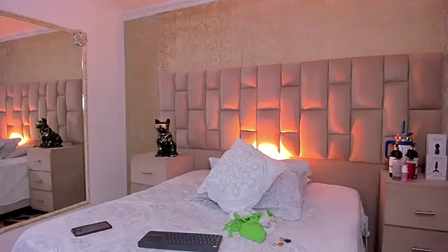 EmmaTorres  online show from 10.15.25