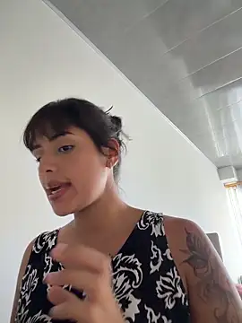 Snapshot of EmmaTorres_ chatting on 06.17.26 EmmaTorres online show from 06.17.26