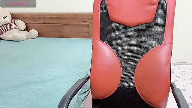 Snapshot of TrinhH_Nabbi chatting on 01.09.25 TrinhH Nabbi online show from 01.09.25