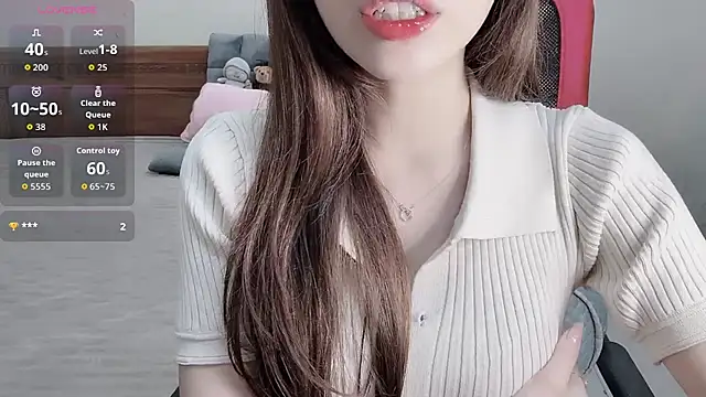 Snapshot of TrinhH_Nabbi chatting on 11.13.25 TrinhH Nabbi online show from 11.13.25