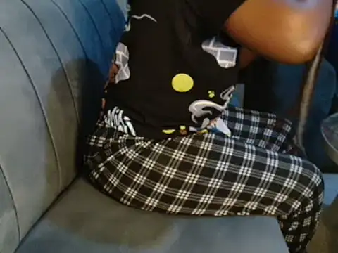 Snapshot of leslysexygirl chatting on 02.22.25 leslysexygirl online show from 02.22.25