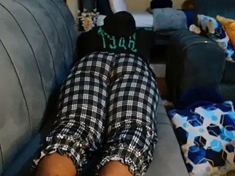 Snapshot of leslysexygirl chatting on 03.22.25 leslysexygirl online show from 03.22.25