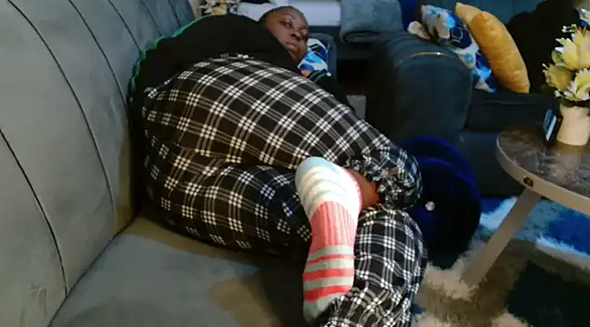 Snapshot of leslysexygirl chatting on 03.22.25 leslysexygirl online show from 03.22.25