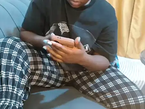 Snapshot of leslysexygirl chatting on 11.04.25 leslysexygirl online show from 11.04.25