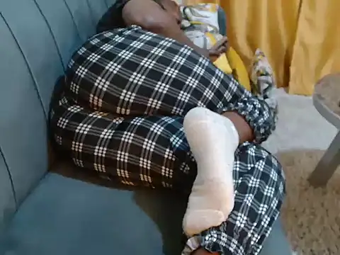 Snapshot of leslysexygirl chatting on 11.16.25 leslysexygirl online show from 11.16.25