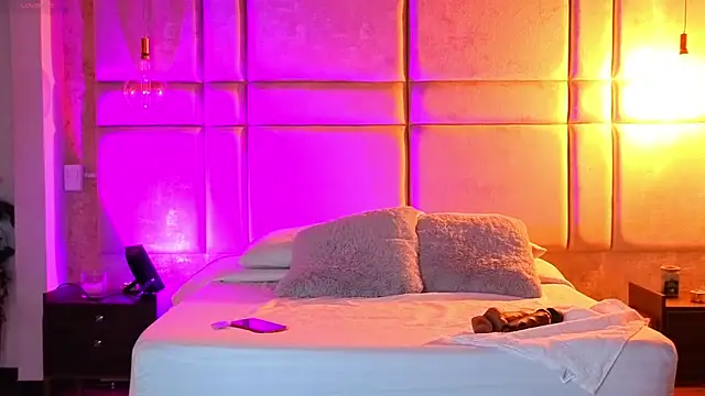 AlessiaLondon online show from 03.27.26