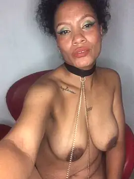 Snapshot of AdelaHaneix chatting on 02.23.25 AdelaHaneix online show from 02.23.25