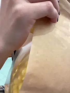 Snapshot of Lilisa_miu chatting on 12.23.24 Lilisa miu online show from 12.23.24