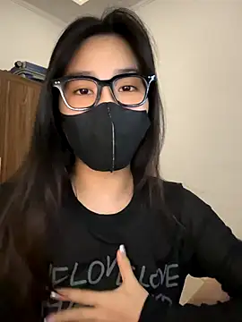 Snapshot of Lilisa_miu chatting on 10.27.25 Lilisa miu online show from 10.27.25