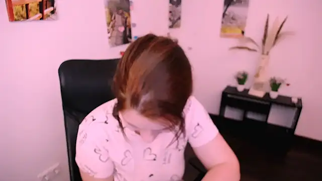 Snapshot of Sun_Alexia chatting on 09.21.25 Sun Alexia online show from 09.21.25