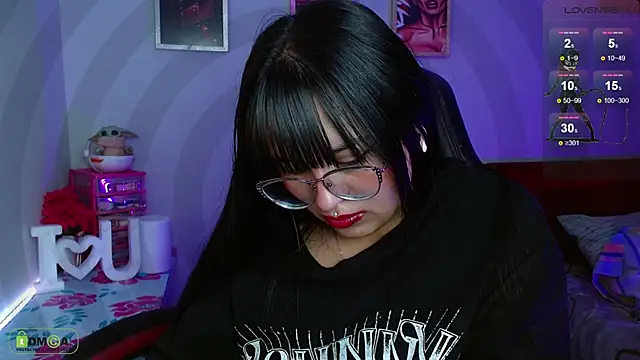 Miss scarllet  online show from 12.16.24