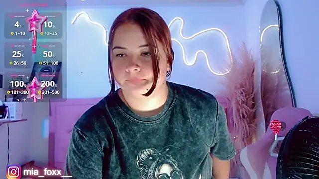Mia foxx  online show from 10.12.25