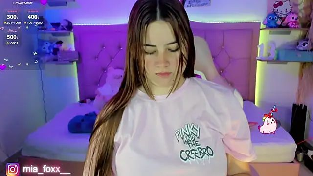 Mia foxx  online show from 01.15.26