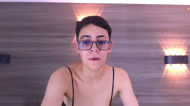 Snapshot of Cutie_Shy_ chatting on 02.01.25 Cutie Shy online show from 02.01.25