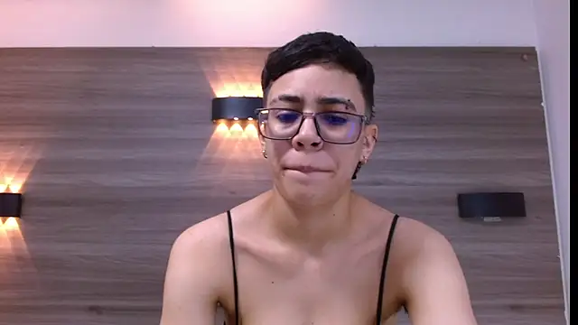 Snapshot of Cutie_Shy_ chatting on 03.07.25 Cutie Shy online show from 03.07.25