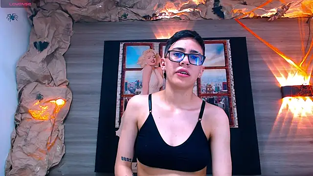 Snapshot of Cutie_Shy_ chatting on 10.23.25 Cutie Shy online show from 10.23.25