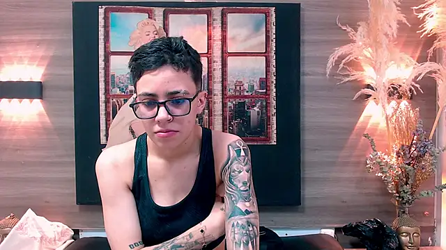 Snapshot of Cutie_Shy_ chatting on 12.01.25 Cutie Shy online show from 12.01.25