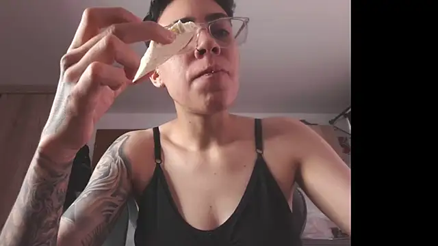 Cutie Shy  online show from 03.27.26