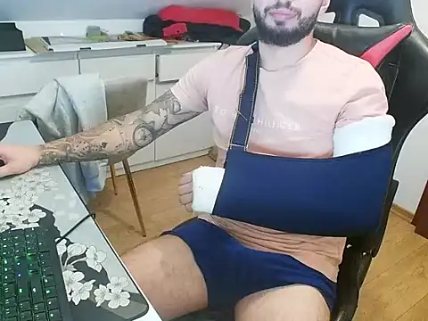 Snapshot of prezydentcam chatting on 10.10.25 prezydentcam online show from 10.10.25