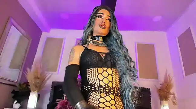 Snapshot of queen_satin chatting on 03.11.25 queen satin online show from 03.11.25