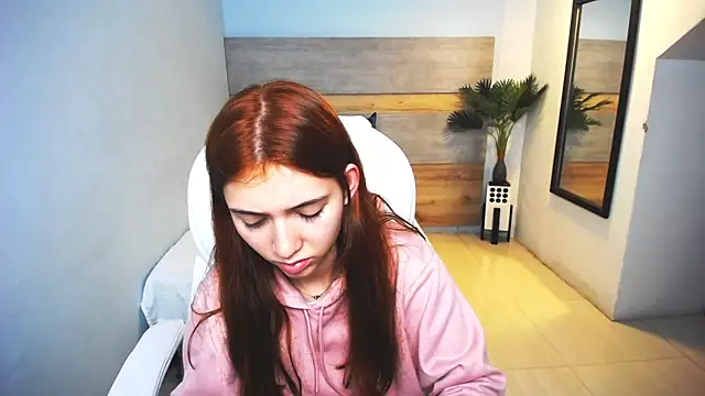 Snapshot of liseth_fox chatting on 12.27.24 liseth fox online show from 12.27.24