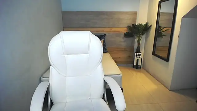 Snapshot of liseth_fox chatting on 12.28.24 liseth fox online show from 12.28.24