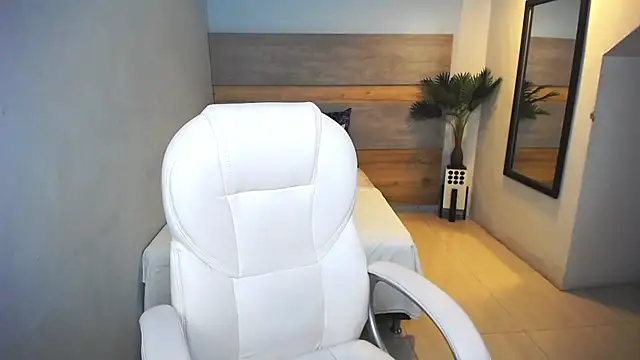 Snapshot of liseth_fox chatting on 12.28.24 liseth fox online show from 12.28.24