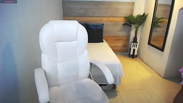 Snapshot of liseth_fox chatting on 02.28.25 liseth fox online show from 02.28.25