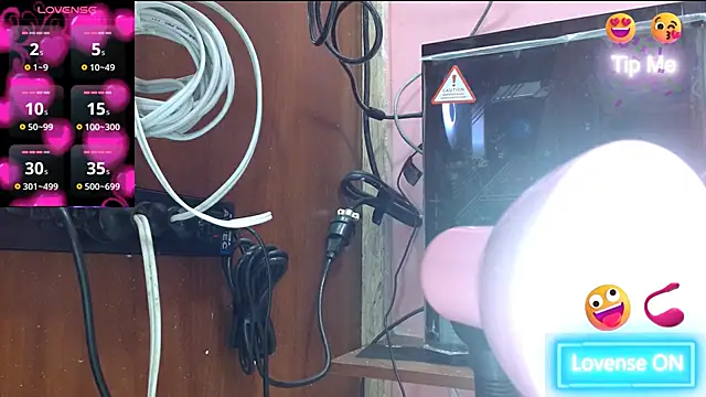 Snapshot of escarlett_hott chatting on 09.13.25 escarlett hott online show from 09.13.25