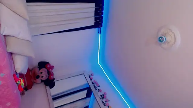 Snapshot of touchm_cockhard chatting on 02.04.25 touchm cockhard online show from 02.04.25