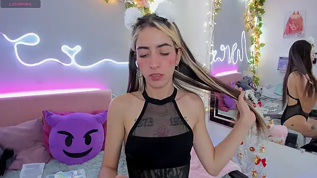Snapshot of YouliteSllut2 chatting on 12.07.24 YouliteSllut2 online show from 12.07.24