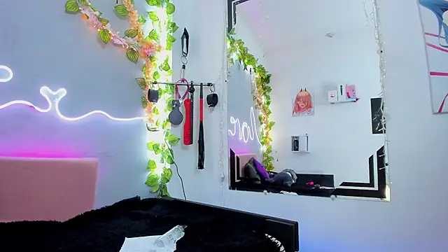 Snapshot of YouliteSllut2 chatting on 01.29.25 YouliteSllut2 online show from 01.29.25