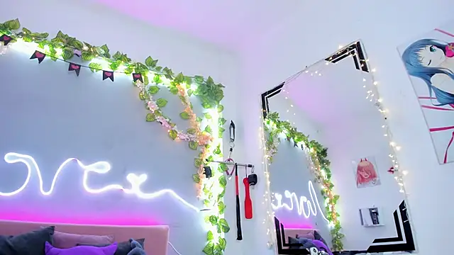 Snapshot of YouliteSllut2 chatting on 02.10.25 YouliteSllut2 online show from 02.10.25