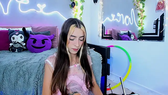 Snapshot of YouliteSllut2 chatting on 03.11.25 YouliteSllut2 online show from 03.11.25