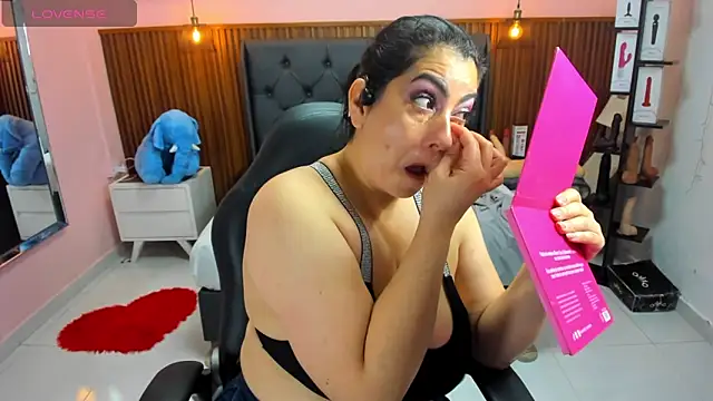 Snapshot of MEYLAGIA chatting on 05.19.26 MEYLAGIA online show from 05.19.26