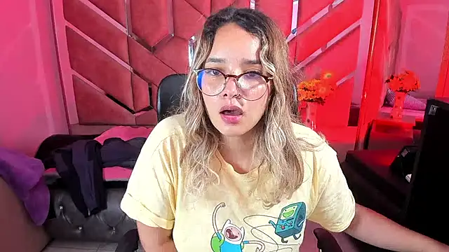 Snapshot of Olivia_Fox69 chatting on 09.21.25 Olivia Fox69 online show from 09.21.25