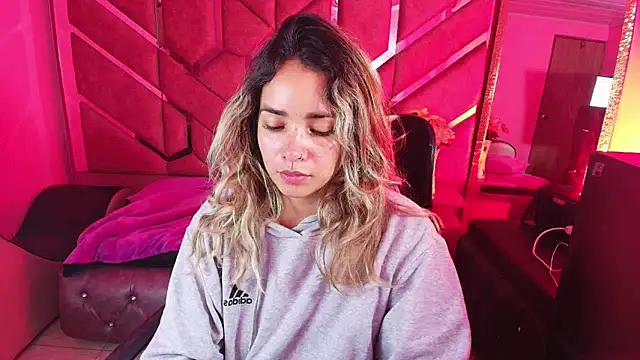 Snapshot of Olivia_Fox69 chatting on 11.25.25 Olivia Fox69 online show from 11.25.25