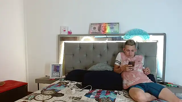 Snapshot of parejacaliente20154 chatting on 01.11.25 parejacaliente20154 online show from 01.11.25