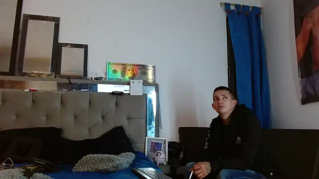 Snapshot of parejacaliente20154 chatting on 02.09.25 parejacaliente20154 online show from 02.09.25