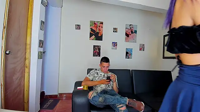 Snapshot of parejacaliente20154 chatting on 09.11.25 parejacaliente20154 online show from 09.11.25